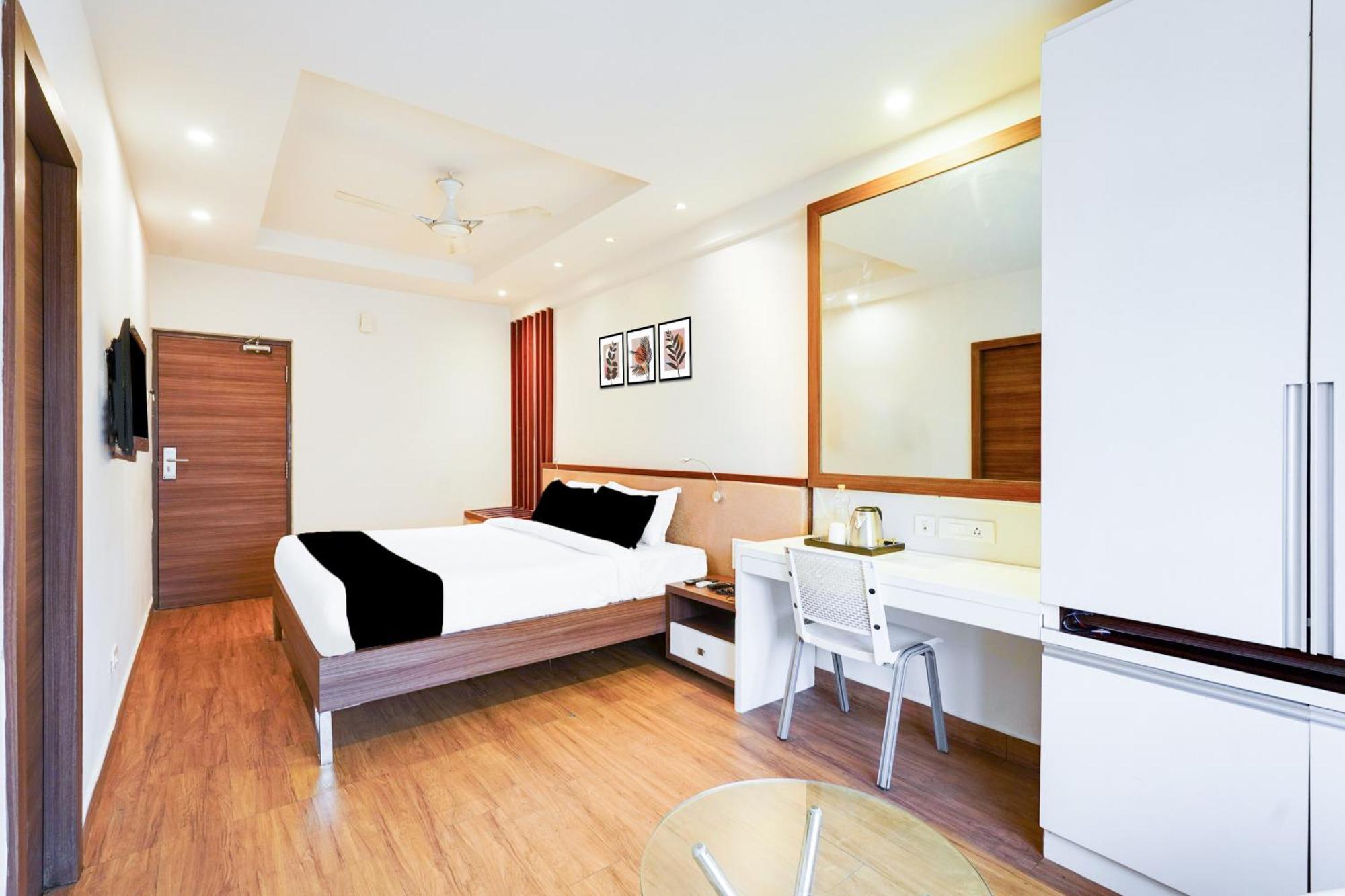 Super Townhouse Oak Kodambakkam Formerly Cine City Chennai Eksteriør billede