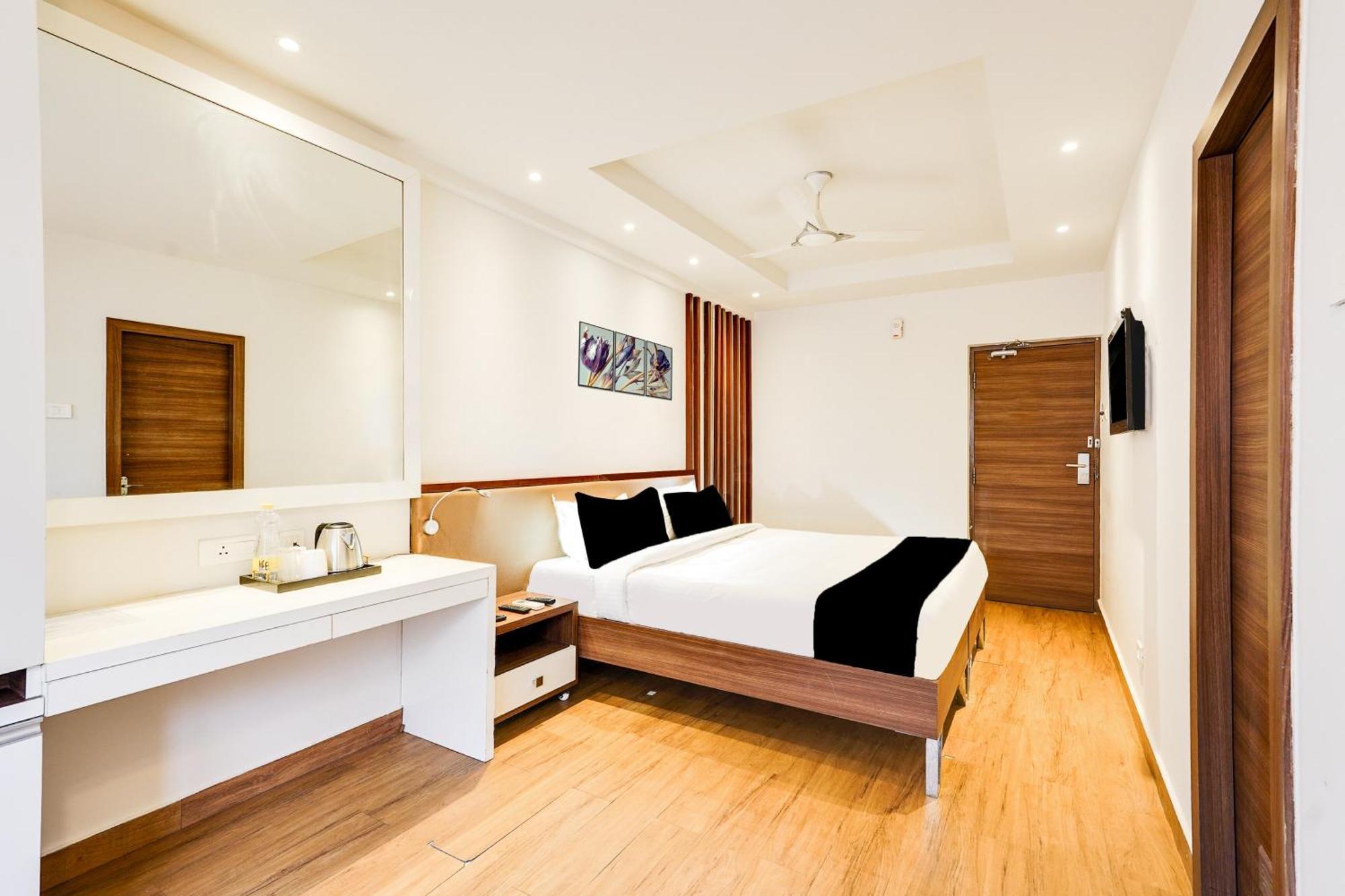 Super Townhouse Oak Kodambakkam Formerly Cine City Chennai Eksteriør billede